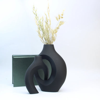 Un ensemble de vases décoratifs pour se blottir - La Mode Escape